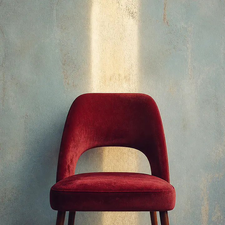 Red Chair — stilles Interior‑Fragment primary image